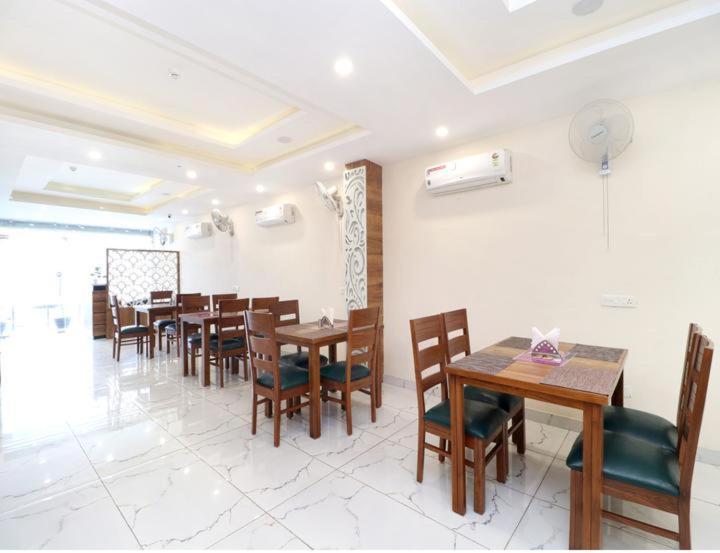 Hotel Wisteria -Main Highway Hotel Zirakpur Exterior foto