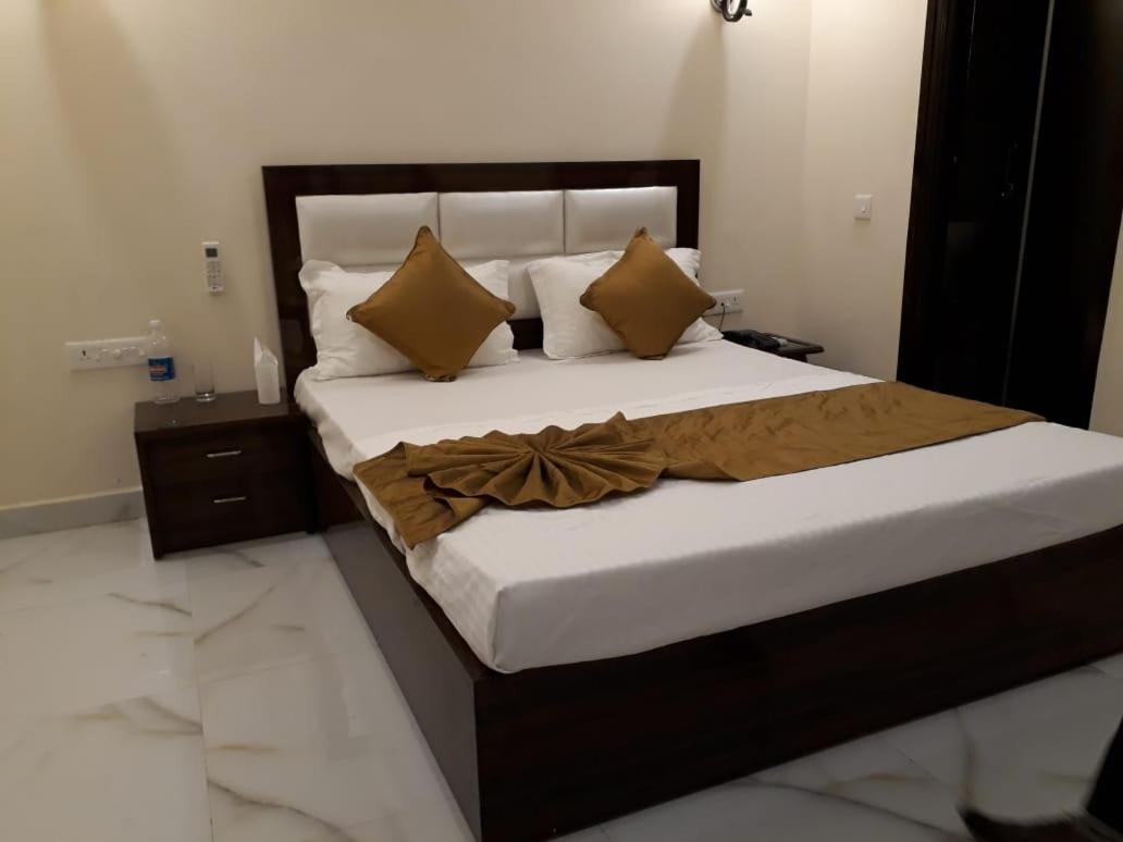 Hotel Wisteria -Main Highway Hotel Zirakpur Exterior foto