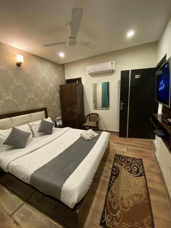 Hotel Wisteria -Main Highway Hotel Zirakpur Exterior foto